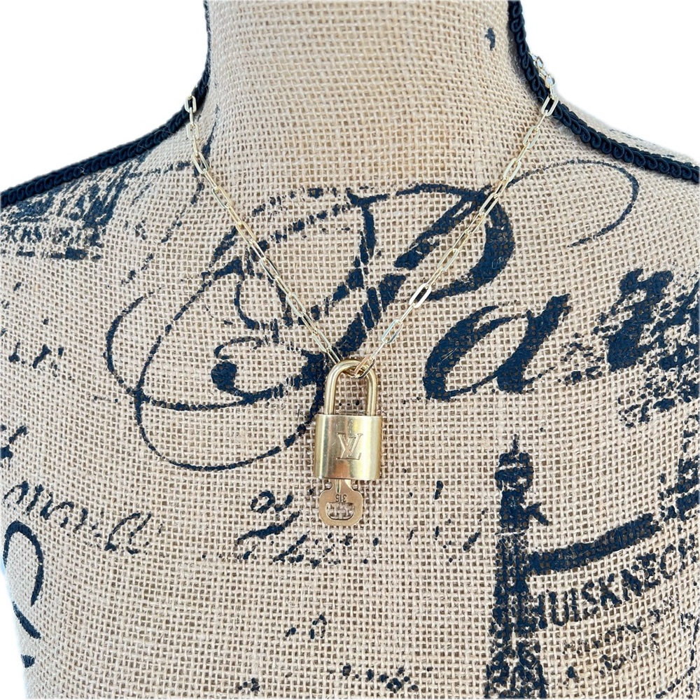 Louis Vuitton Lock & Key #315 on Giani Bernini Paperclip Link 18" Chain Necklace - Picture 3 of 17